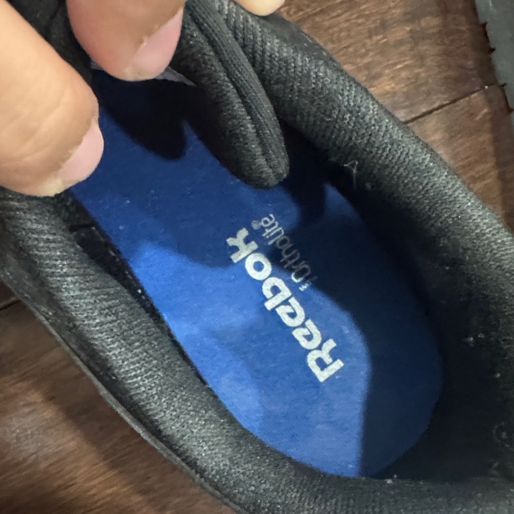 Black Reebok shoes - Picture 4 of 4